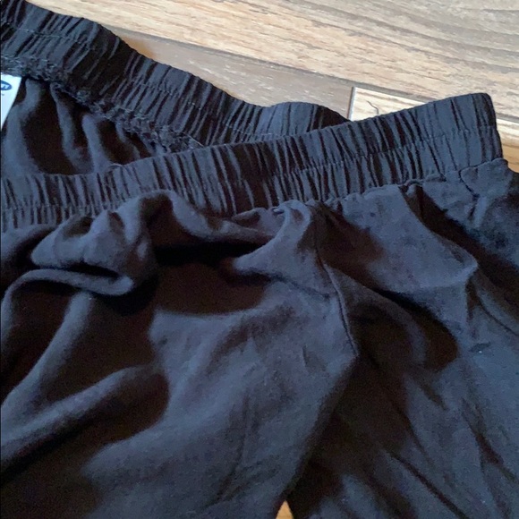 Old Navy Off the Shoulder Top! - Picture 6 of 7